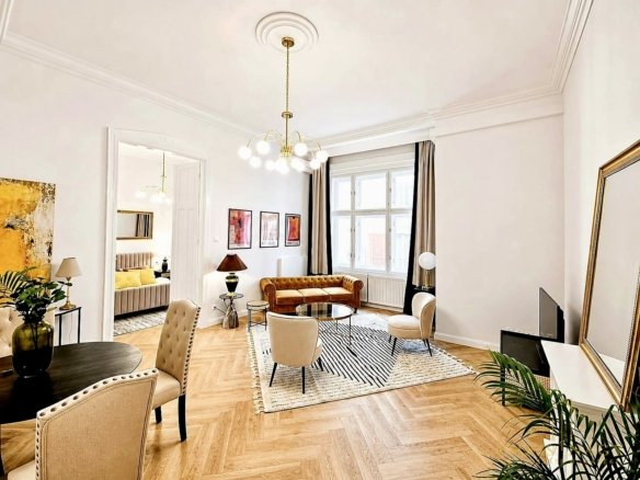 Renovated Two-Balcony Apartment Near Opera, District 6