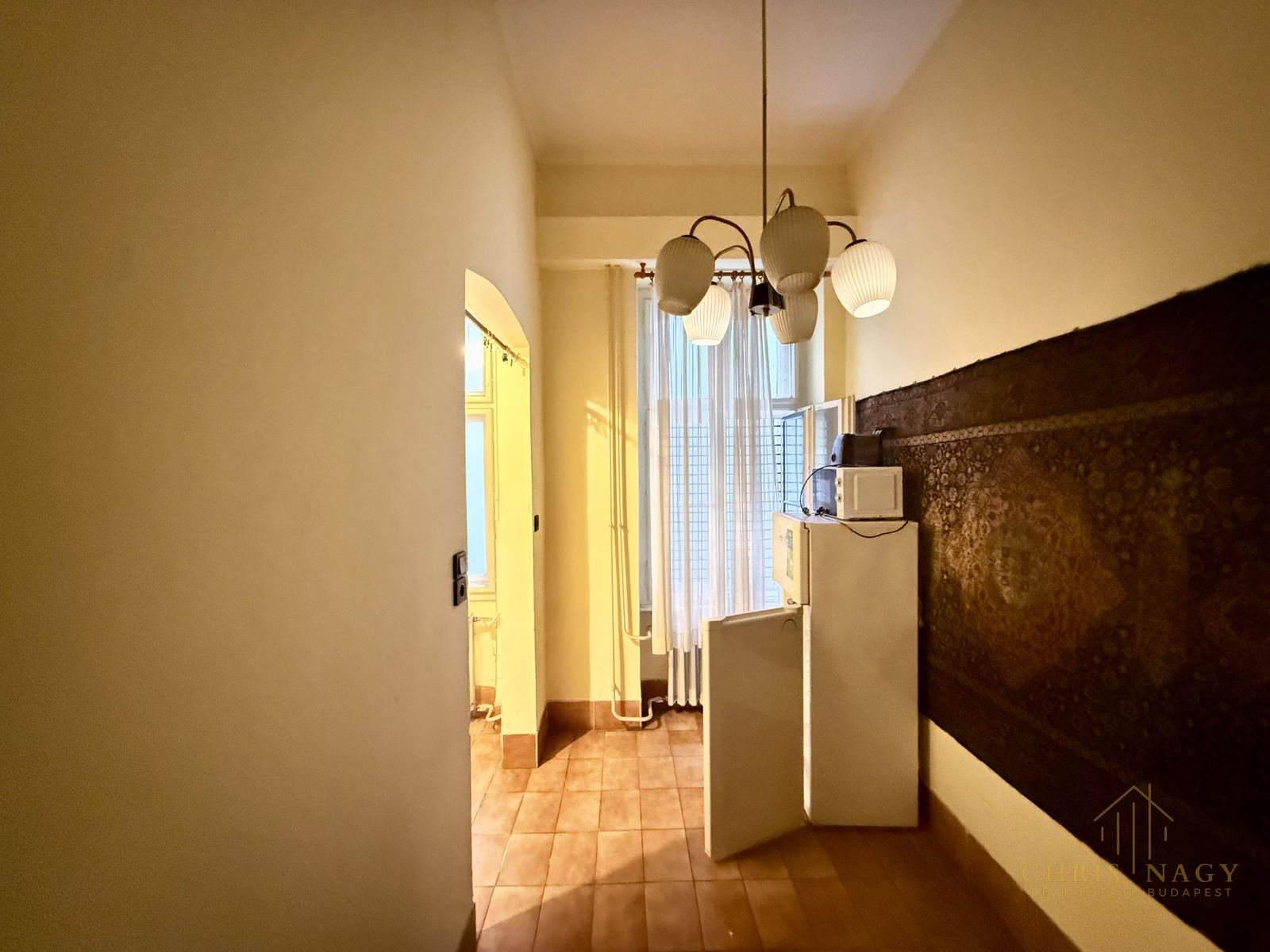 Saroklakás hangulatos alkóvval a Baross utcában, 8. kerület