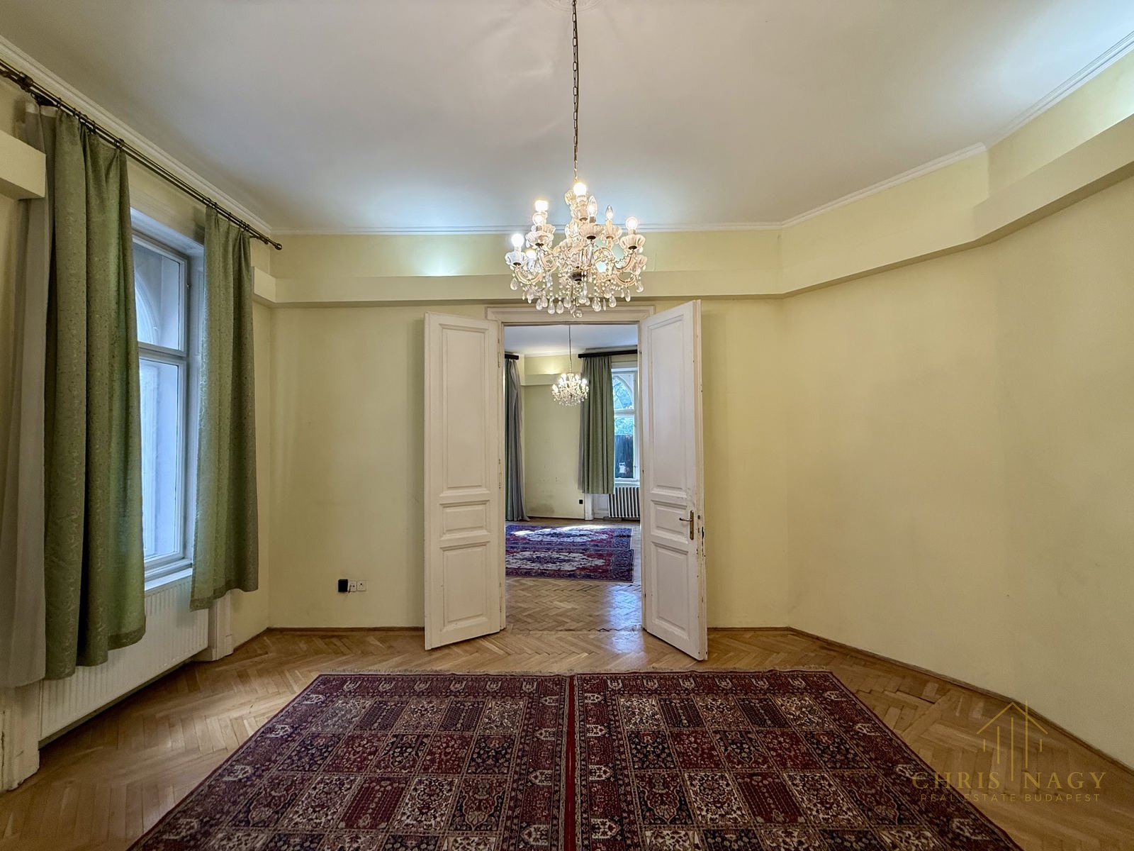 Saroklakás hangulatos alkóvval a Baross utcában, 8. kerület
